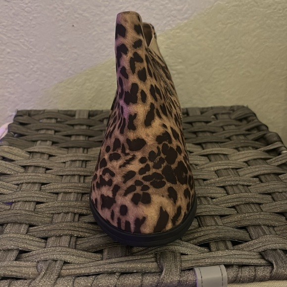 Leopard Heel Boots Women's size 10W cloudwalkers by avenue - Picture 3 of 12